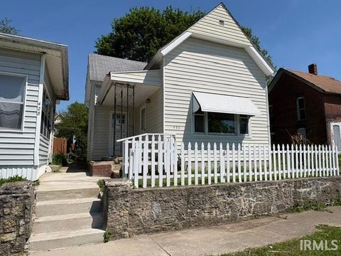 Tiny photo for 430 S Proud Street, Muncie, IN 47305 (MLS # 202605826)