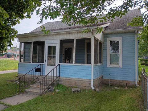 Photo of 415 S Buffalo Street, Warsaw, IN 46580 (MLS # 202533262)