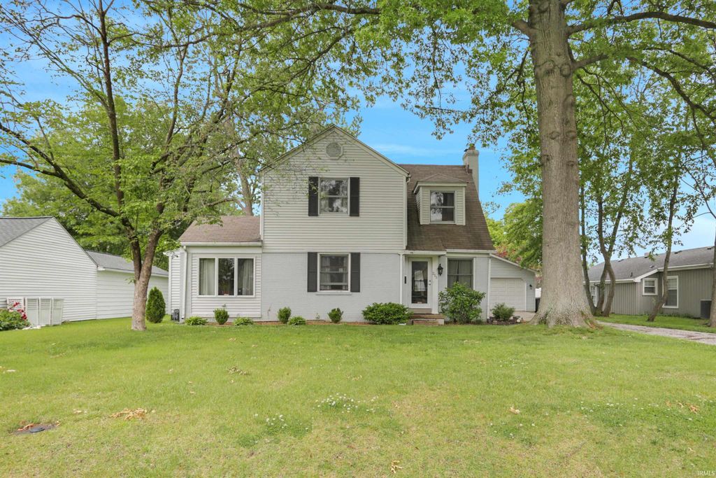 Photo of 213 S Fairlawn Avenue, Evansville, IN 47714 (MLS # 202617311)