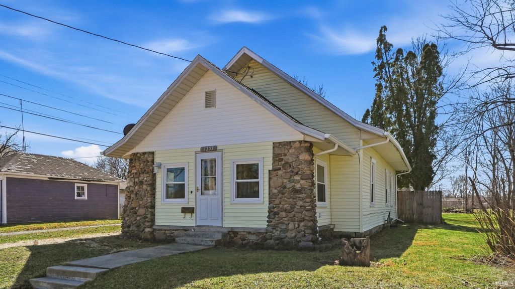 Photo of 1333 Gardendale Avenue, Huntington, IN 46750 (MLS # 202607976)