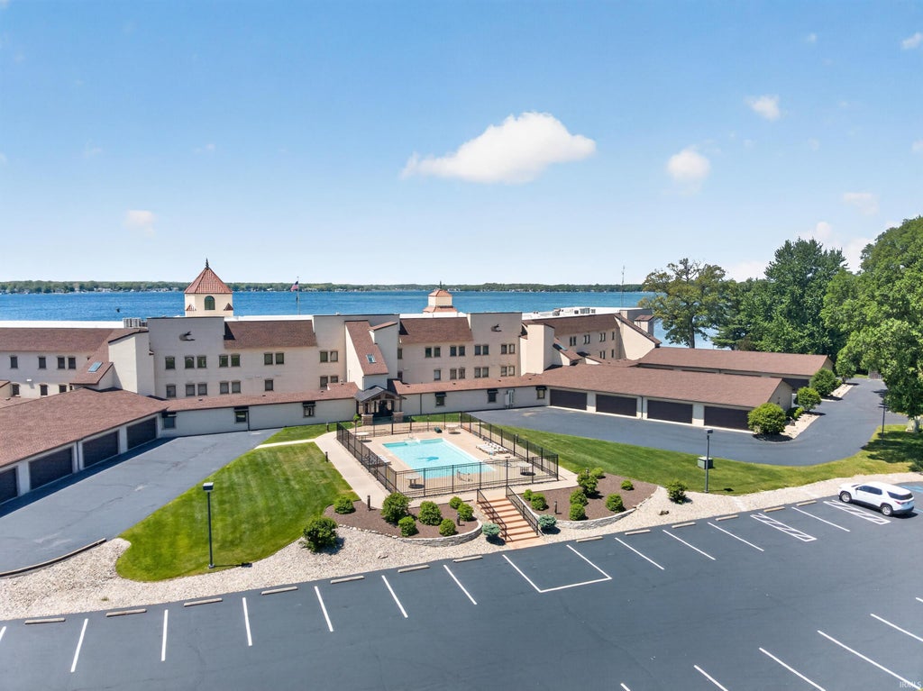 Photo of 12275 N Ogden Point Road #306, Syracuse, IN 46567 (MLS # 202628053)