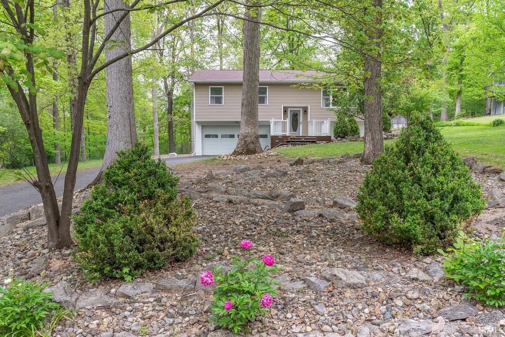 Photo of 5356 W Perry Drive, Ellettsville, IN 47429 (MLS # 202615758)