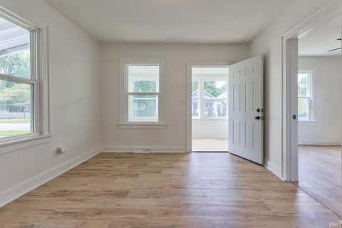 Tiny photo for 1632 E Illinois Street, Evansville, IN 47711 (MLS # 202631886)