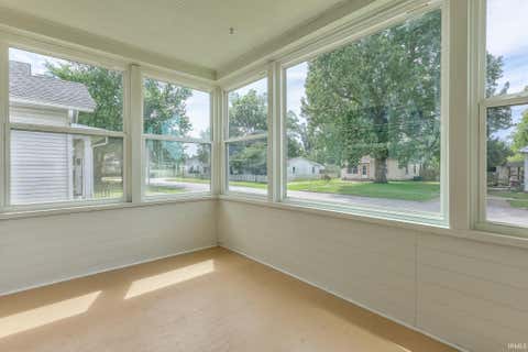 Tiny photo for 1632 E Illinois Street, Evansville, IN 47711 (MLS # 202631886)