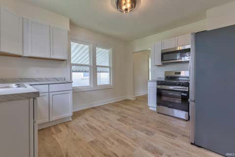 Tiny photo for 1632 E Illinois Street, Evansville, IN 47711 (MLS # 202631886)