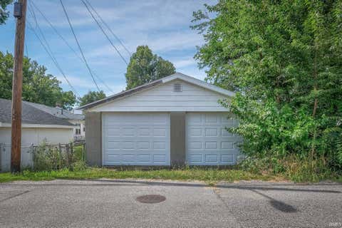 Tiny photo for 1632 E Illinois Street, Evansville, IN 47711 (MLS # 202631886)