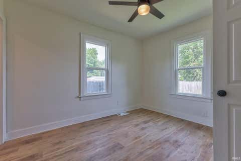 Tiny photo for 1632 E Illinois Street, Evansville, IN 47711 (MLS # 202631886)
