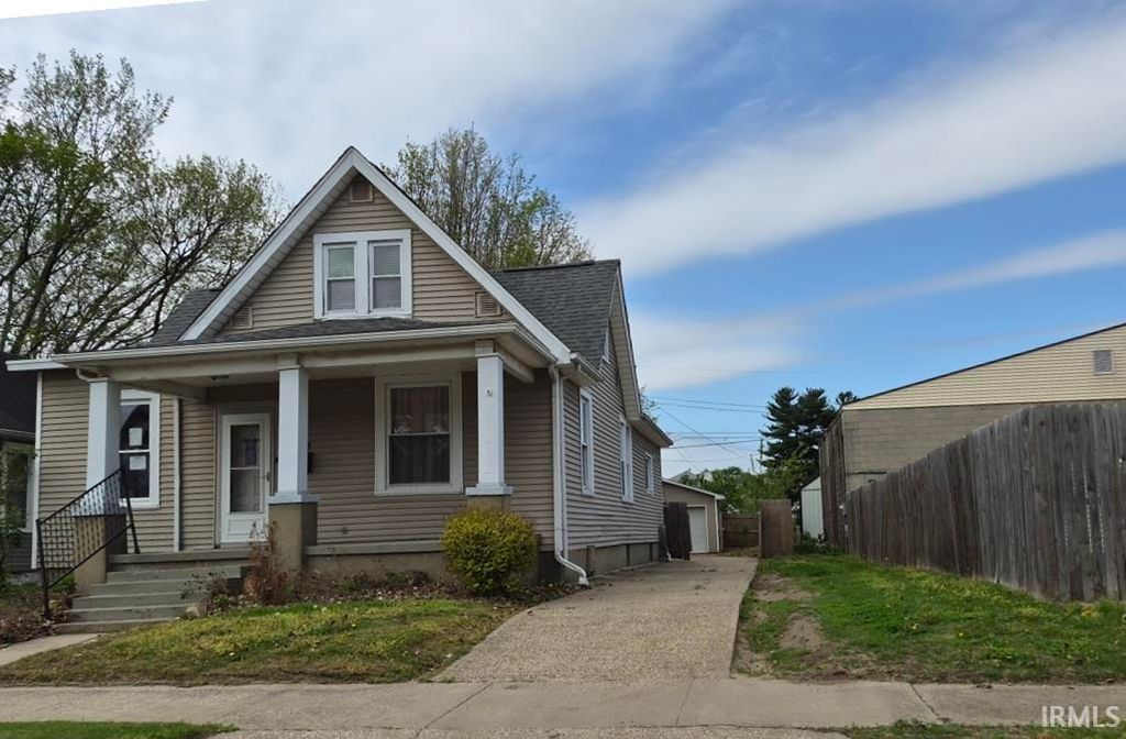 Photo of 1409 Main Street, Vincennes, IN 47591 (MLS # 202613617)