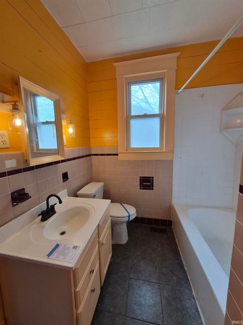 Tiny photo for 1409 Main Street, Vincennes, IN 47591 (MLS # 202613617)
