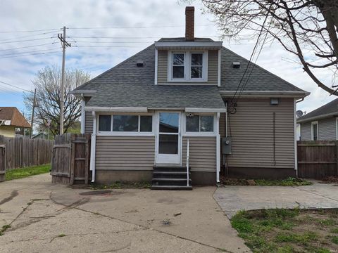 Tiny photo for 1409 Main Street, Vincennes, IN 47591 (MLS # 202613617)