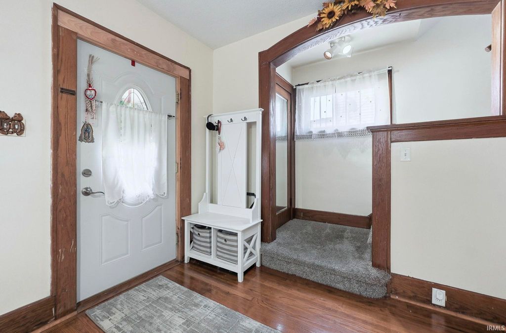 Photo of 326 Lexington Court, Fort Wayne, IN 46806 (MLS # 202603169)