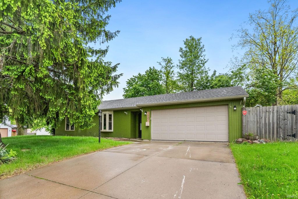 Photo of 5932 Horseshoe Bend, Fort Wayne, IN 46825 (MLS # 202619098)