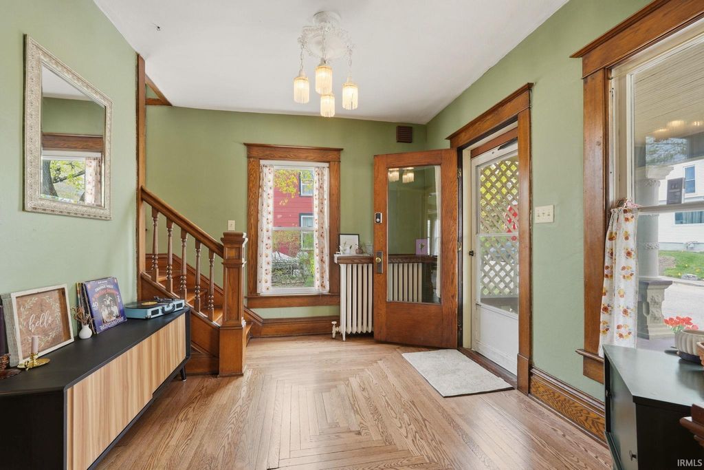 Photo of 1118 College Avenue, Huntington, IN 46750 (MLS # 202612497)