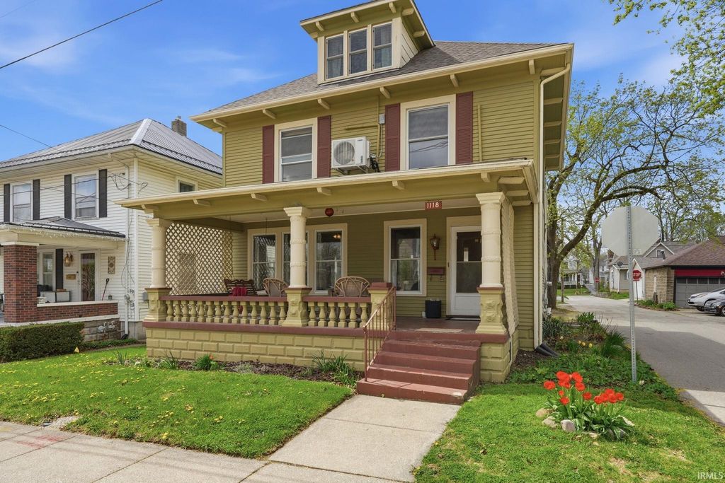 Photo of 1118 College Avenue, Huntington, IN 46750 (MLS # 202612497)