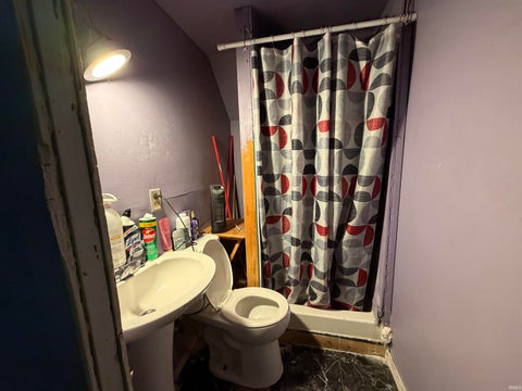 Tiny photo for 637 E Indiana Avenue, South Bend, IN 46613 (MLS # 202642112)