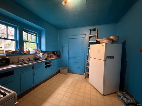 Tiny photo for 637 E Indiana Avenue, South Bend, IN 46613 (MLS # 202642112)