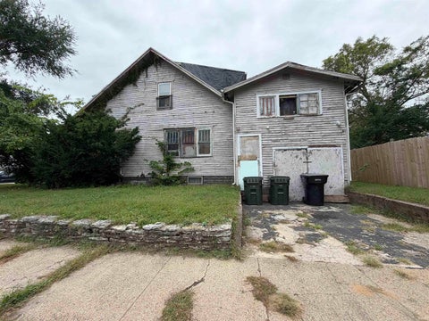 Tiny photo for 637 E Indiana Avenue, South Bend, IN 46613 (MLS # 202642112)