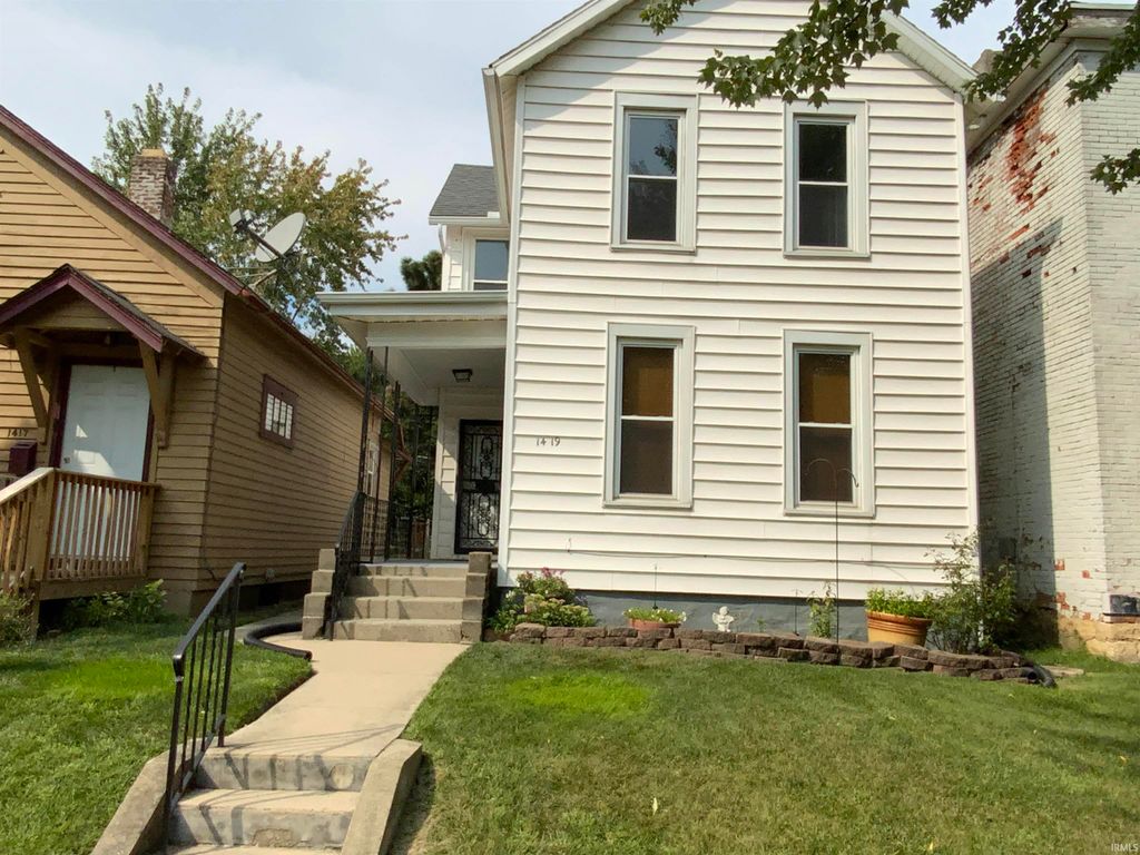 Photo of 1419 Summit Street, Fort Wayne, IN 46803 (MLS # 202537927)