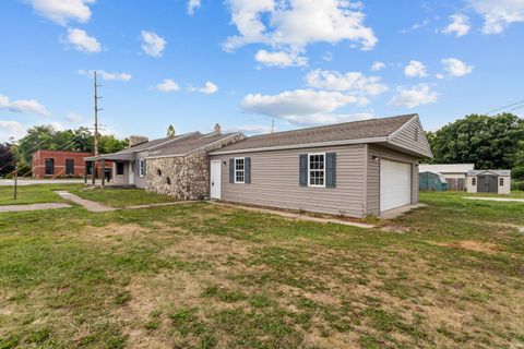 Photo of 1420 S Dixon Road, Kokomo, IN 46902 (MLS # 202529765)