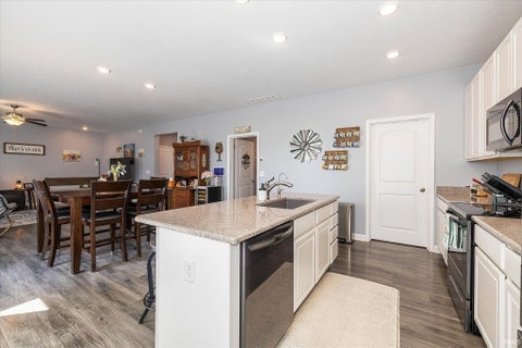 Tiny photo for 987 E 1000 S Road, Bunker Hill, IN 46914 (MLS # 202635586)