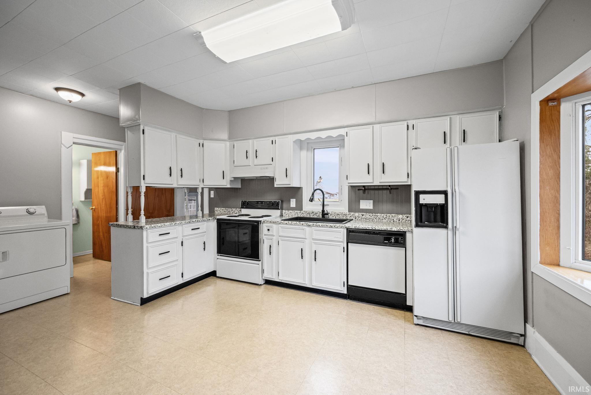 Mulberry, Indiana 46058, United States, 3 Bedrooms Bedrooms, ,3 BathroomsBathrooms,Residential,Active,255169