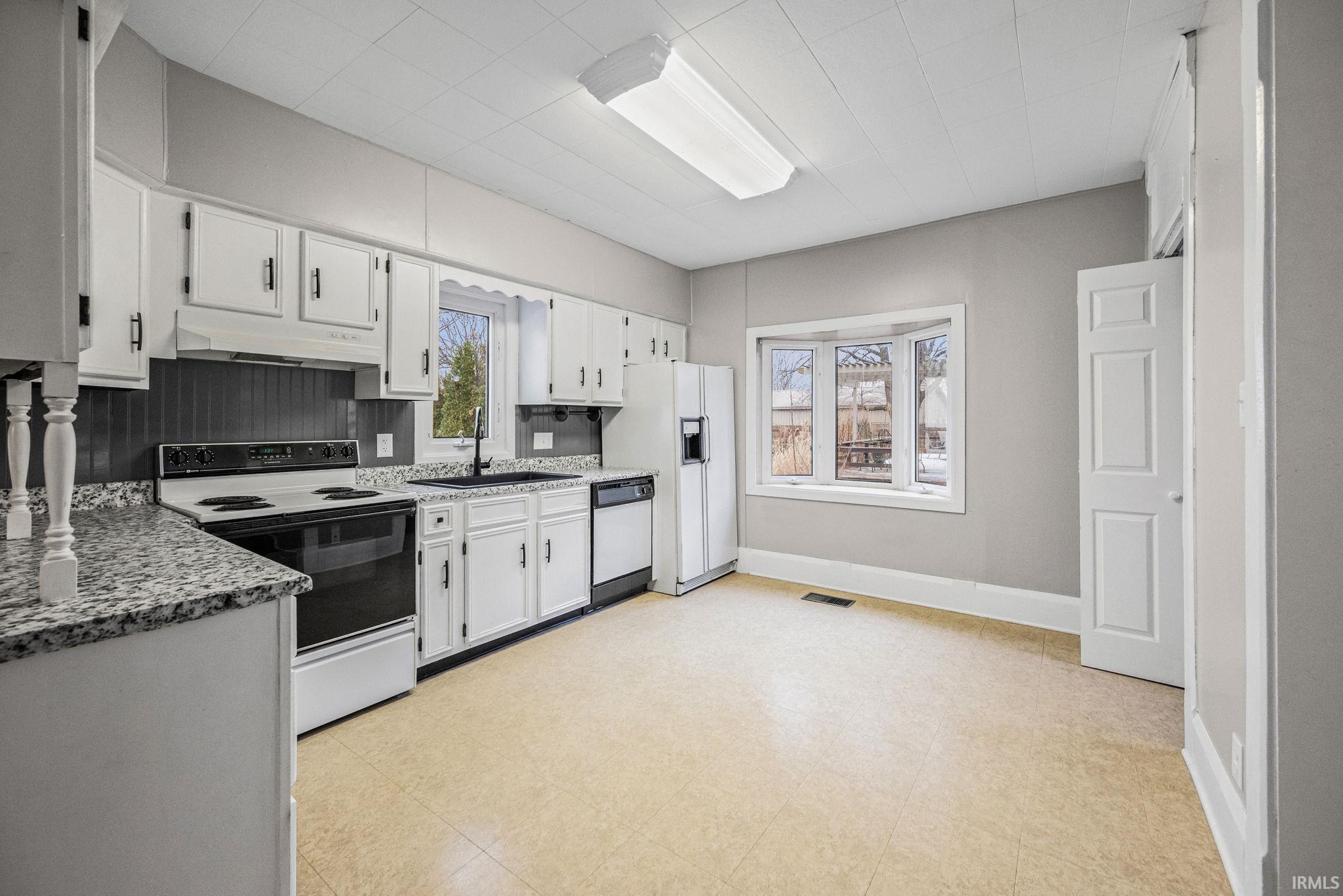 Mulberry, Indiana 46058, United States, 3 Bedrooms Bedrooms, ,3 BathroomsBathrooms,Residential,Active,255169