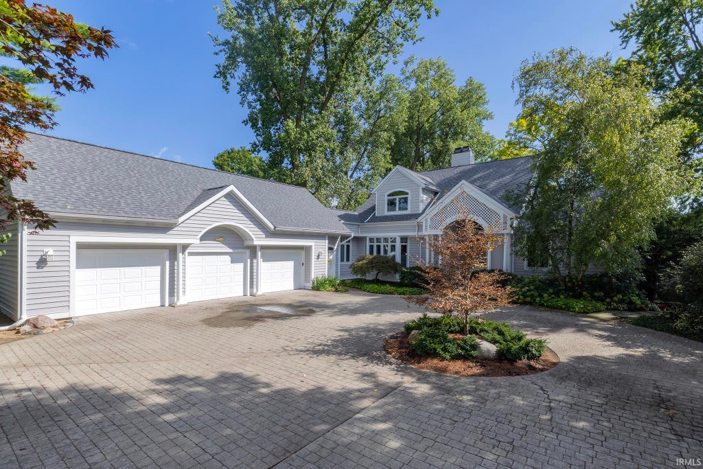 Photo of 3005 Greenleaf Boulevard, Elkhart, IN 46514 (MLS # 202636804)