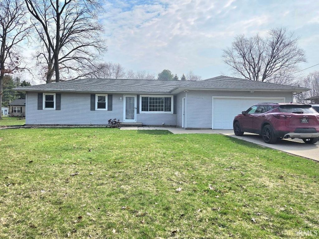 Photo of 3694 N Greenwood Drive, Warsaw, IN 46582 (MLS # 202609406)