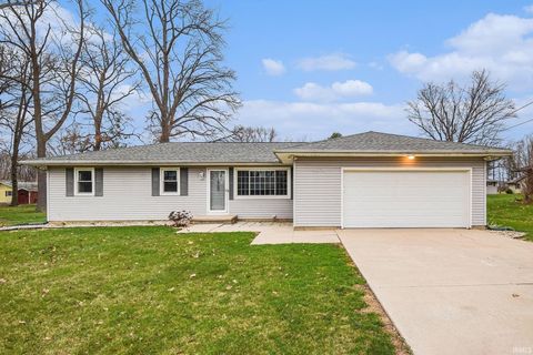 Photo of 3694 N Greenwood Drive, Warsaw, IN 46582 (MLS # 202609406)