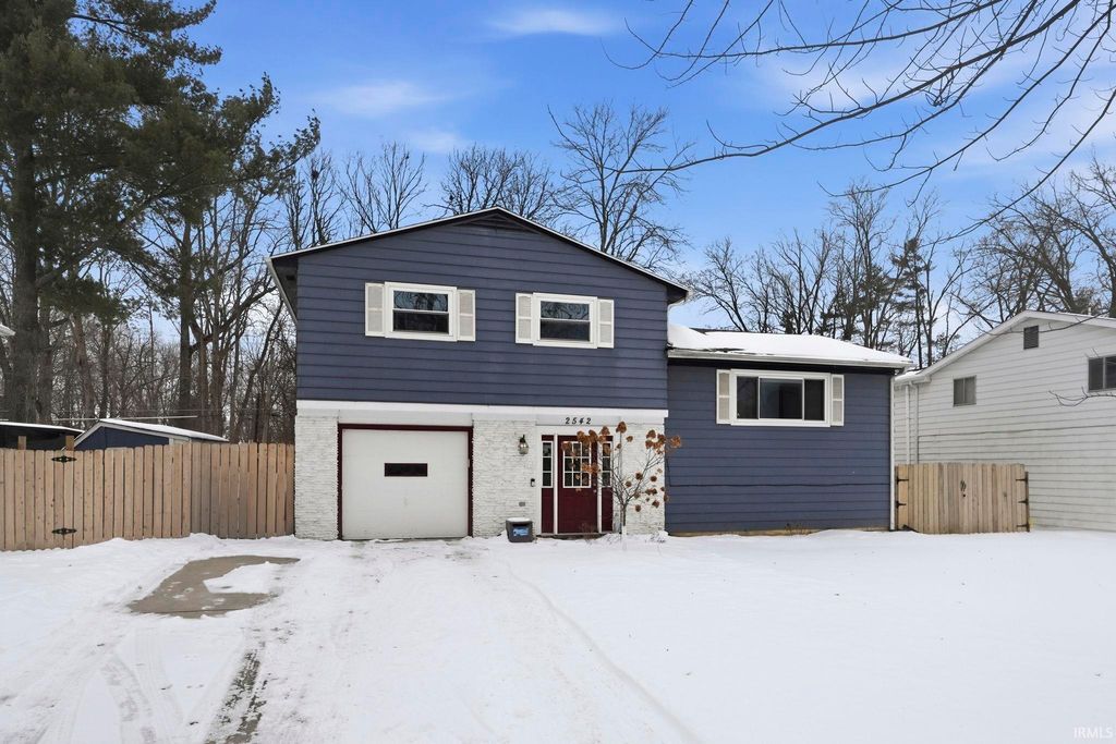 Photo of 2542 Deerwood Drive, Fort Wayne, IN 46825 (MLS # 202603784)