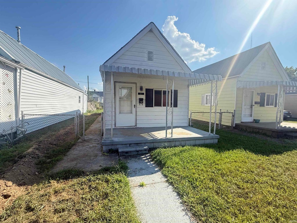 Photo of 27 E Morgan Avenue, Evansville, IN 47711 (MLS # 202636504)