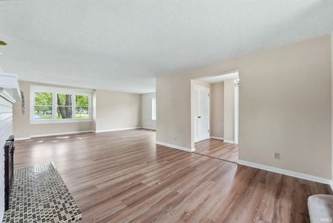 Tiny photo for 410 E 7th Street, Auburn, IN 46706 (MLS # 202618446)