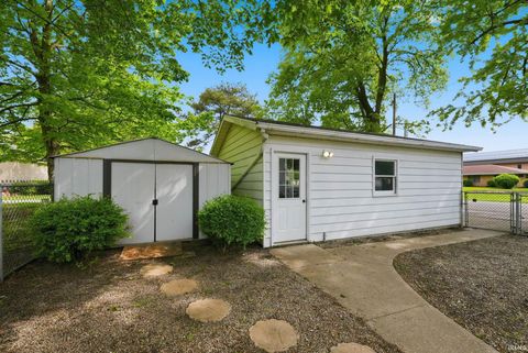 Tiny photo for 410 E 7th Street, Auburn, IN 46706 (MLS # 202618446)