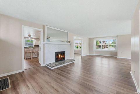 Tiny photo for 410 E 7th Street, Auburn, IN 46706 (MLS # 202618446)