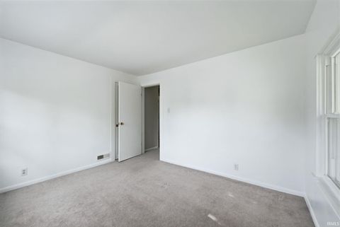 Tiny photo for 410 E 7th Street, Auburn, IN 46706 (MLS # 202618446)