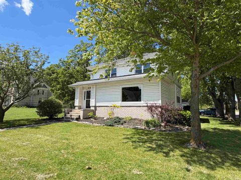 Photo of 410 E 7th Street, Auburn, IN 46706 (MLS # 202618446)
