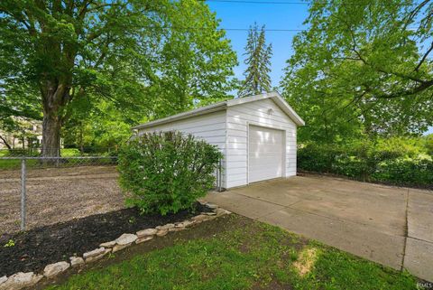 Tiny photo for 410 E 7th Street, Auburn, IN 46706 (MLS # 202618446)