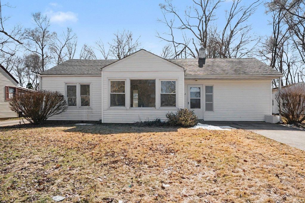 Photo of 122 E Willow Drive, South Bend, IN 46637 (MLS # 202606663)