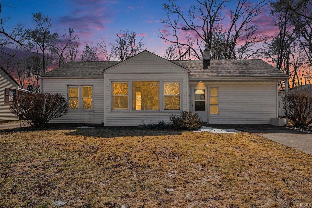 Photo of 122 E Willow Drive, South Bend, IN 46637 (MLS # 202606663)
