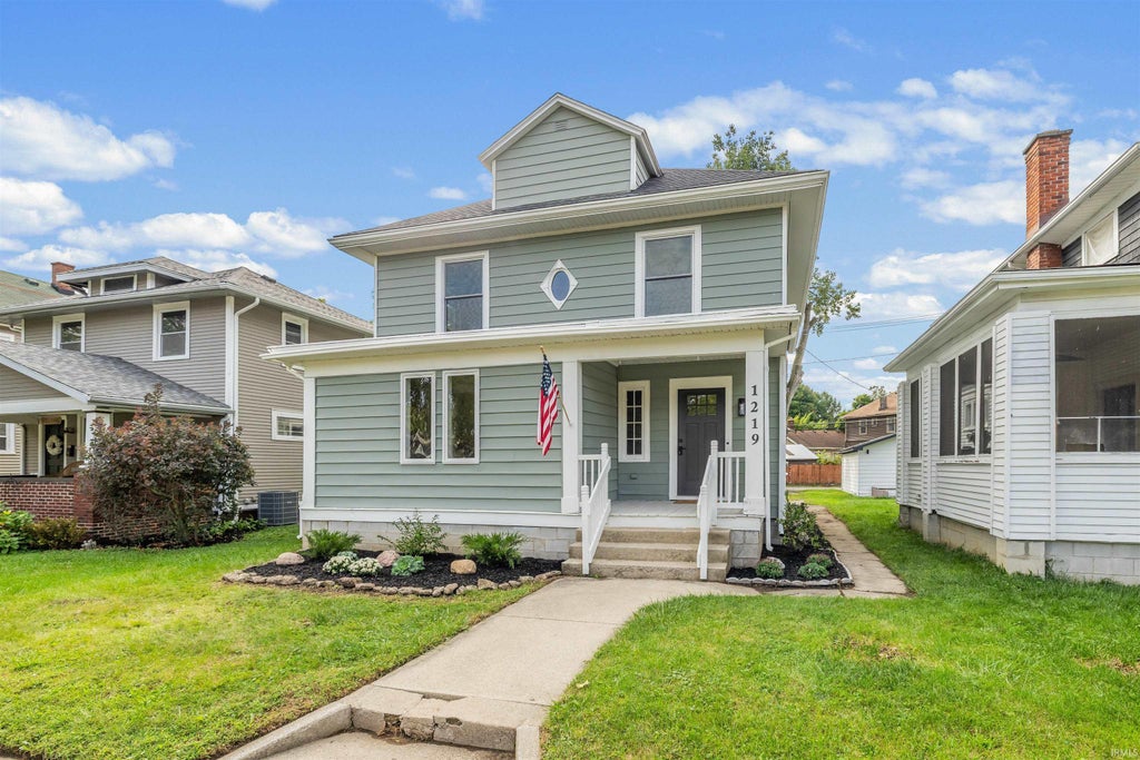 Photo of 1219 Crescent Avenue, Fort Wayne, IN 46805 (MLS # 202639810)