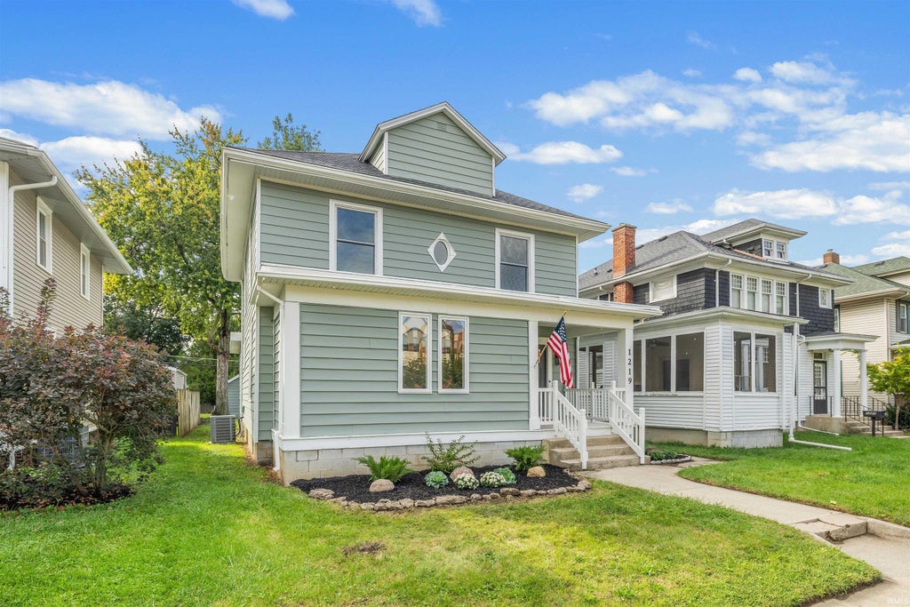 Photo of 1219 Crescent Avenue, Fort Wayne, IN 46805 (MLS # 202639810)