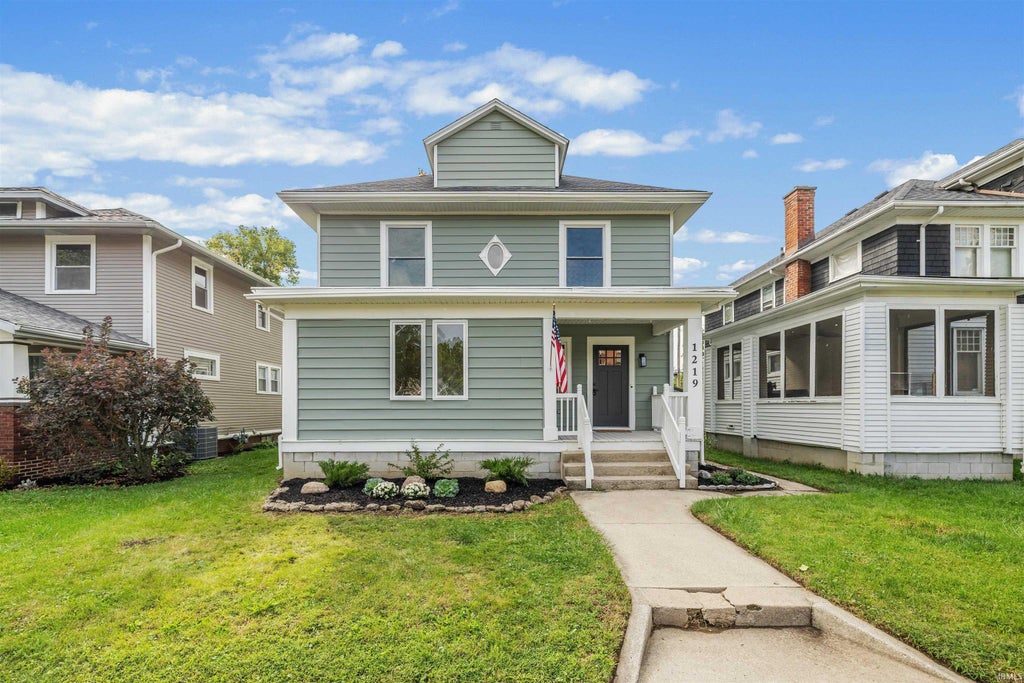 Photo of 1219 Crescent Avenue, Fort Wayne, IN 46805 (MLS # 202639810)