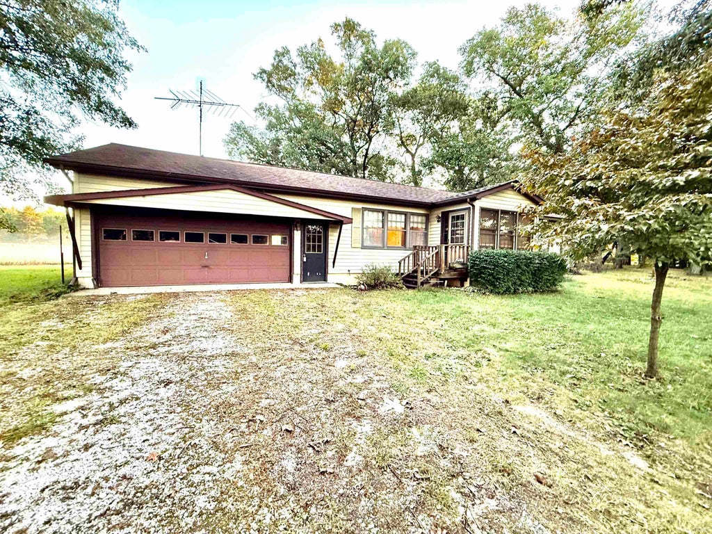 Photo of 4920 S 350 W, North Judson, IN 47957 (MLS # 202638999)