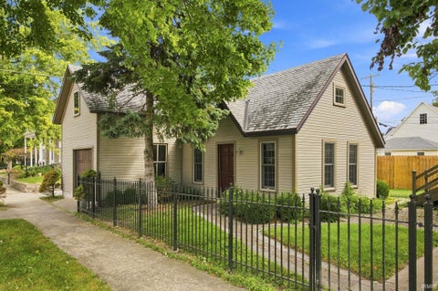 Tiny photo for 201 E Franklin Street, Delphi, IN 46923 (MLS # 202638072)