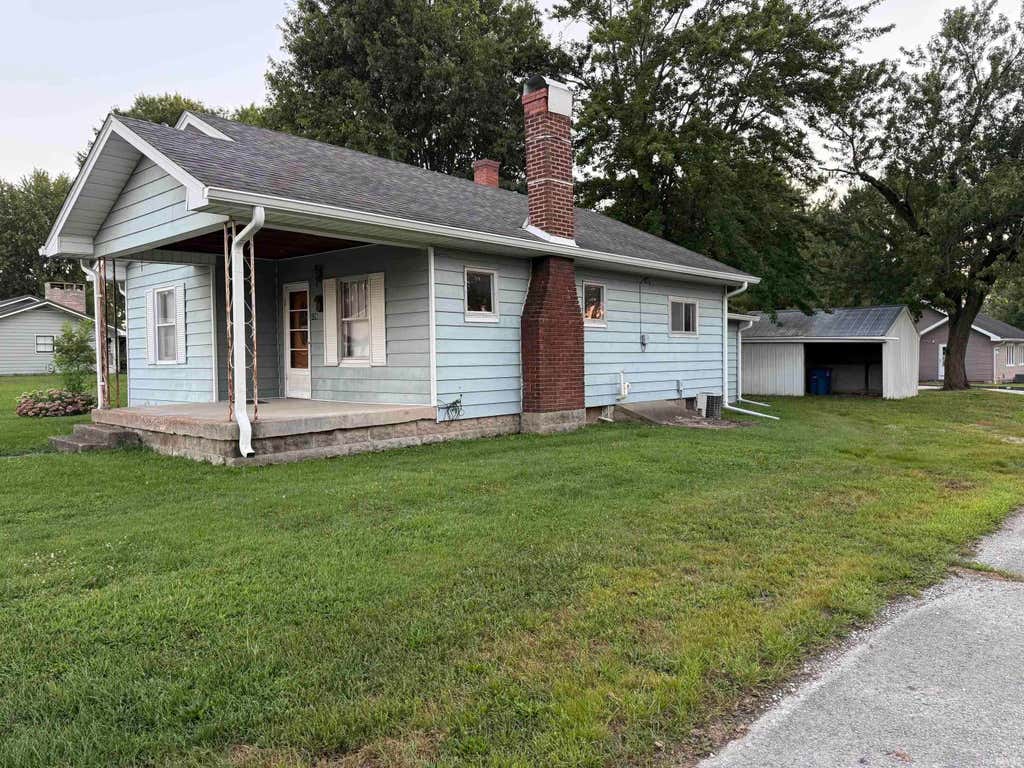Photo of 128 N Park Street, Jasonville, IN 47438 (MLS # 202631481)