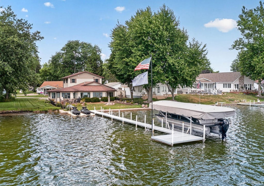 Photo of 160 EMS D23 LN LN, Syracuse, IN 46567 (MLS # 202629976)