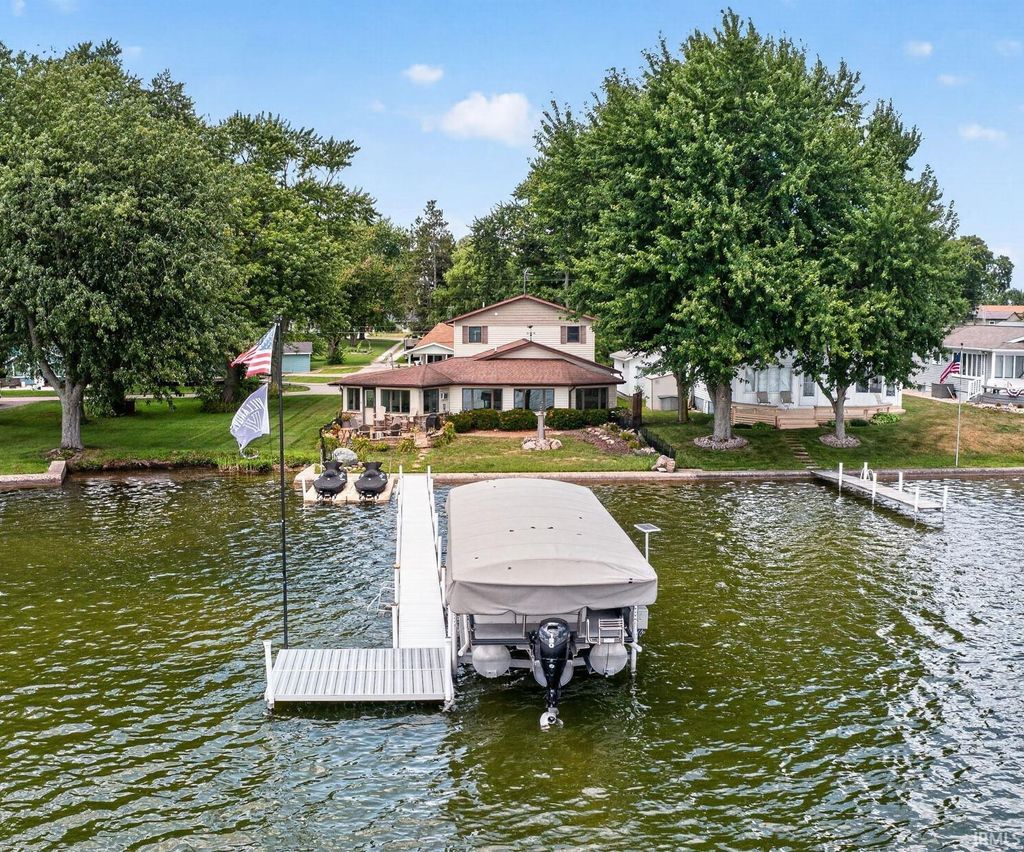 Photo of 160 EMS D23 LN LN, Syracuse, IN 46567 (MLS # 202629976)