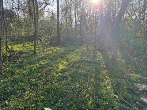 Photo of 614 F Street St, Bedford, IN 47421 (MLS # 202612747)