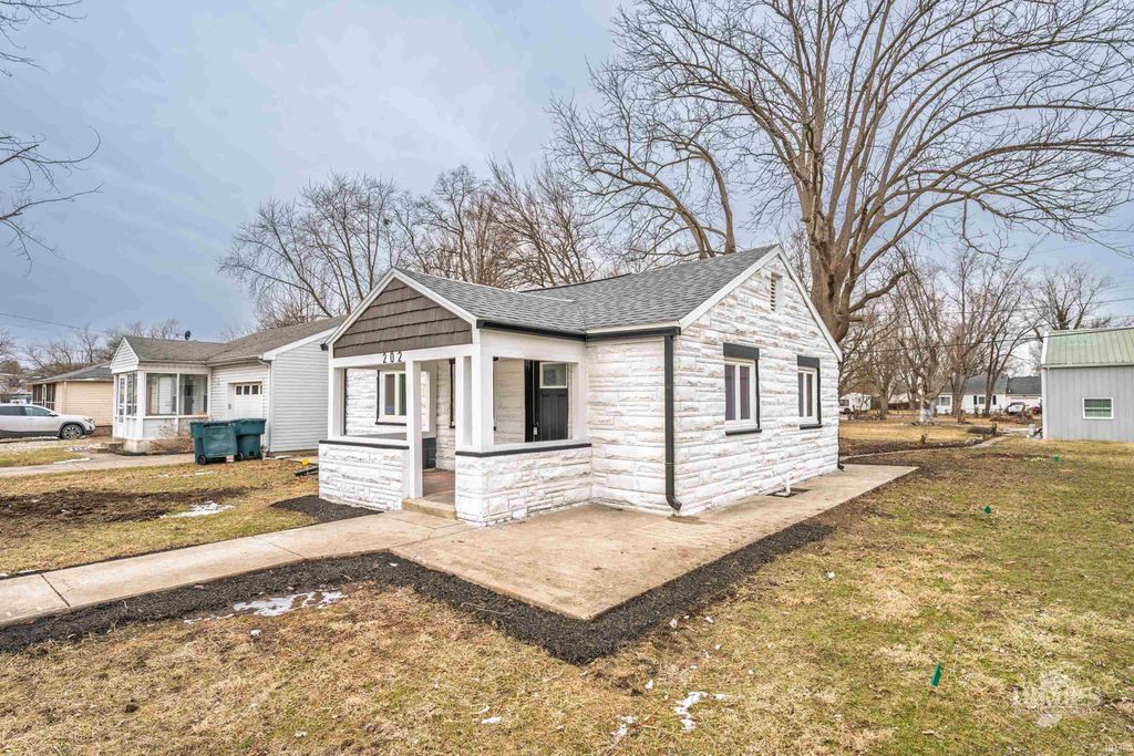 Photo of 202 E Andover Avenue, Muncie, IN 47303 (MLS # 202605915)