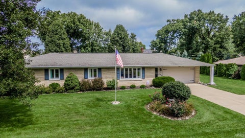 Photo of 18 Fairfield Drive, Brownsburg, IN 46112 (MLS # 202635158)